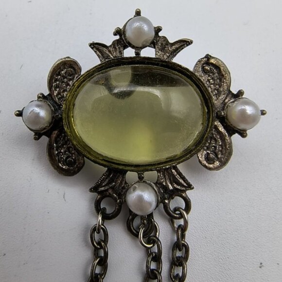Vintage Silver-Tone Brooch W/ Yellow Glass Cabochon Faux Pearl Accents & Chain - Picture 4 of 6